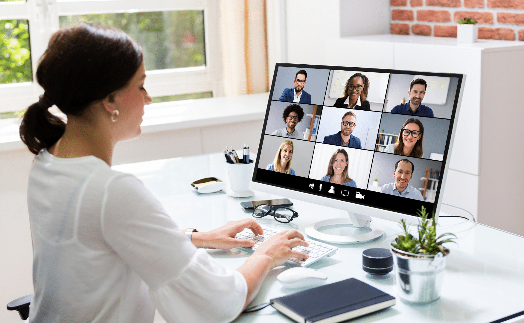 Consejos para el trabajo virtual en equipo - artículo de GuruSoft