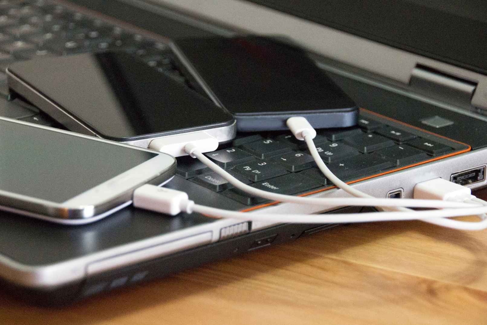 Smartphones más vendidos 2021 - artículo de GuruSoft
