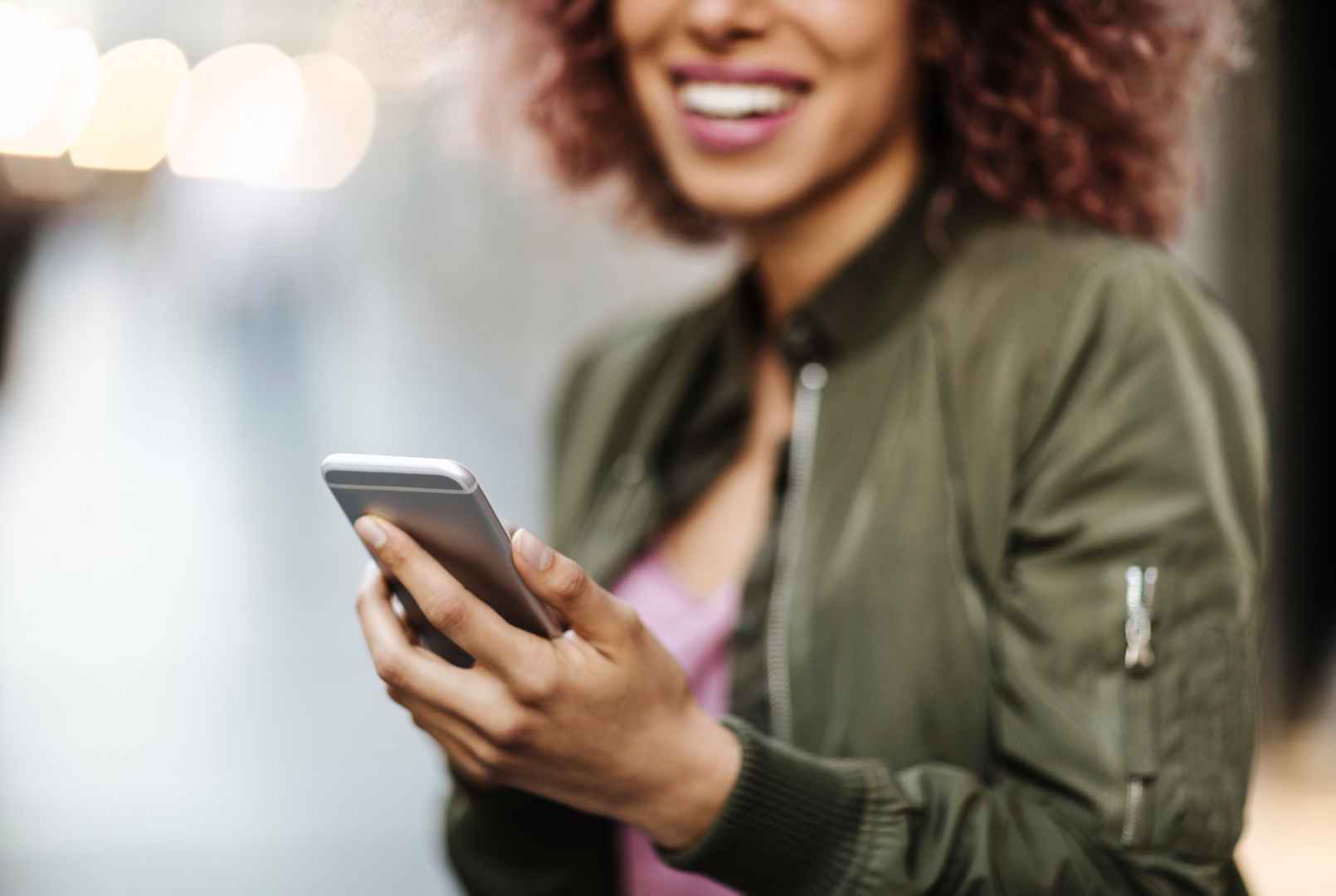 WhatsApp comienza a incluir transacciones con criptomonedas - artículo de GuruSoft
