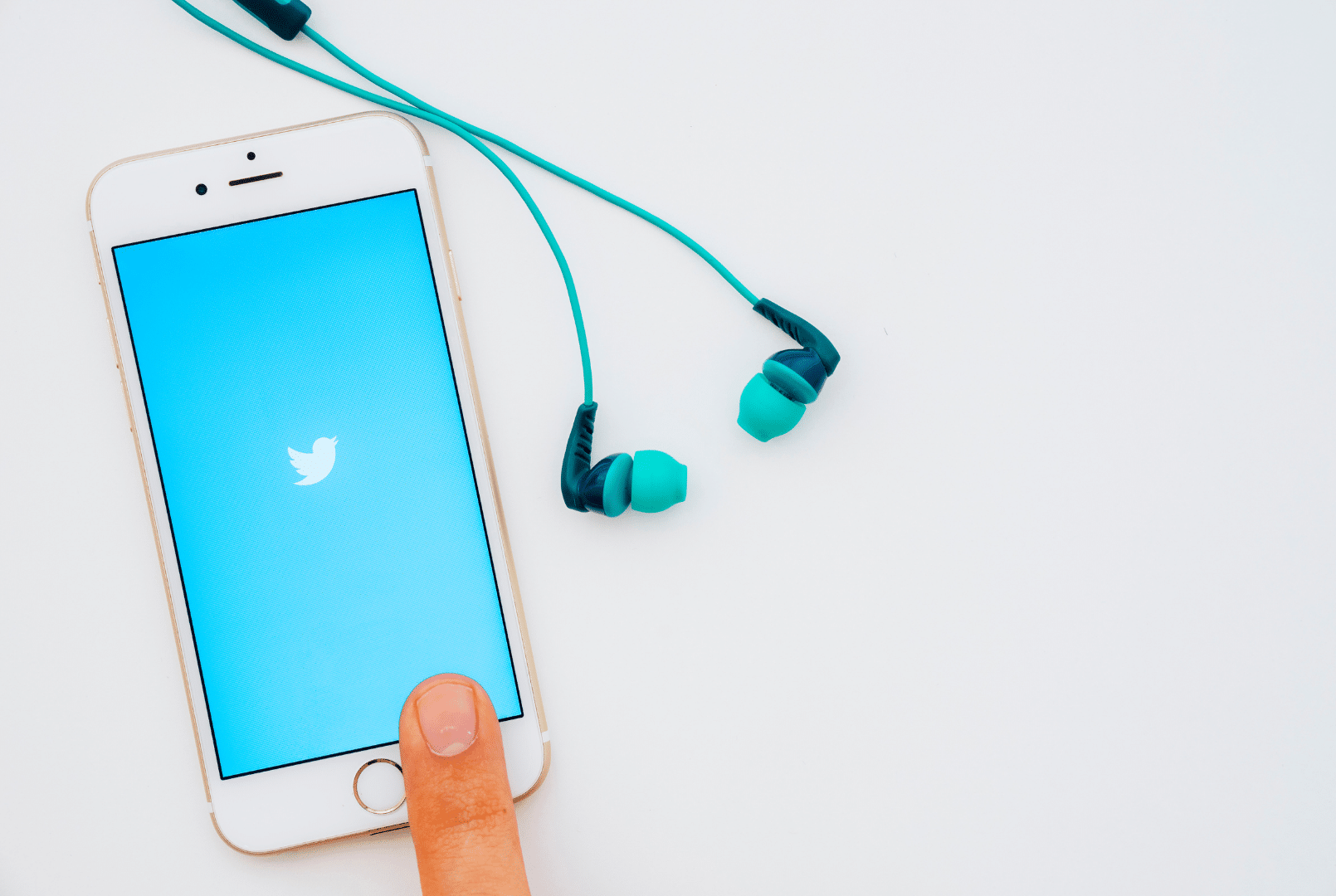 Twitter vuelve al orden cronológico del feed - artículo de GuruSoft