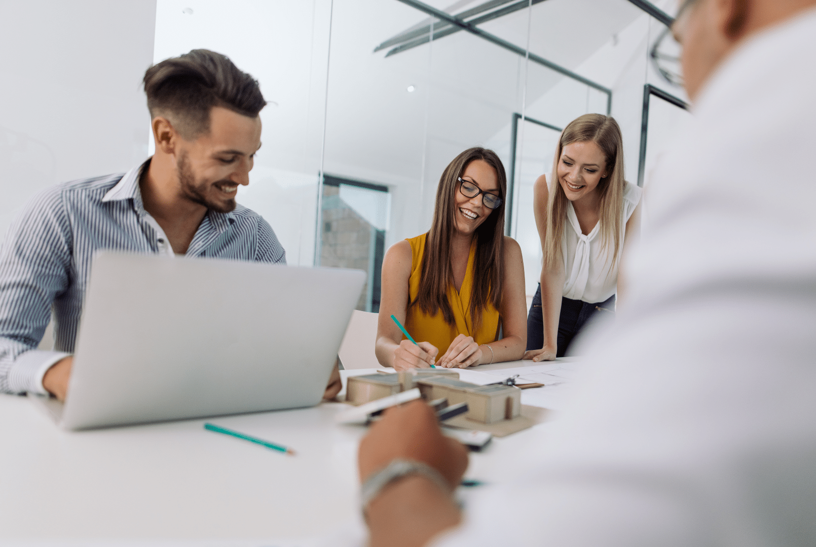 ¿Trabajar 4 días a la semana es productivo? - artículo de GuruSoft