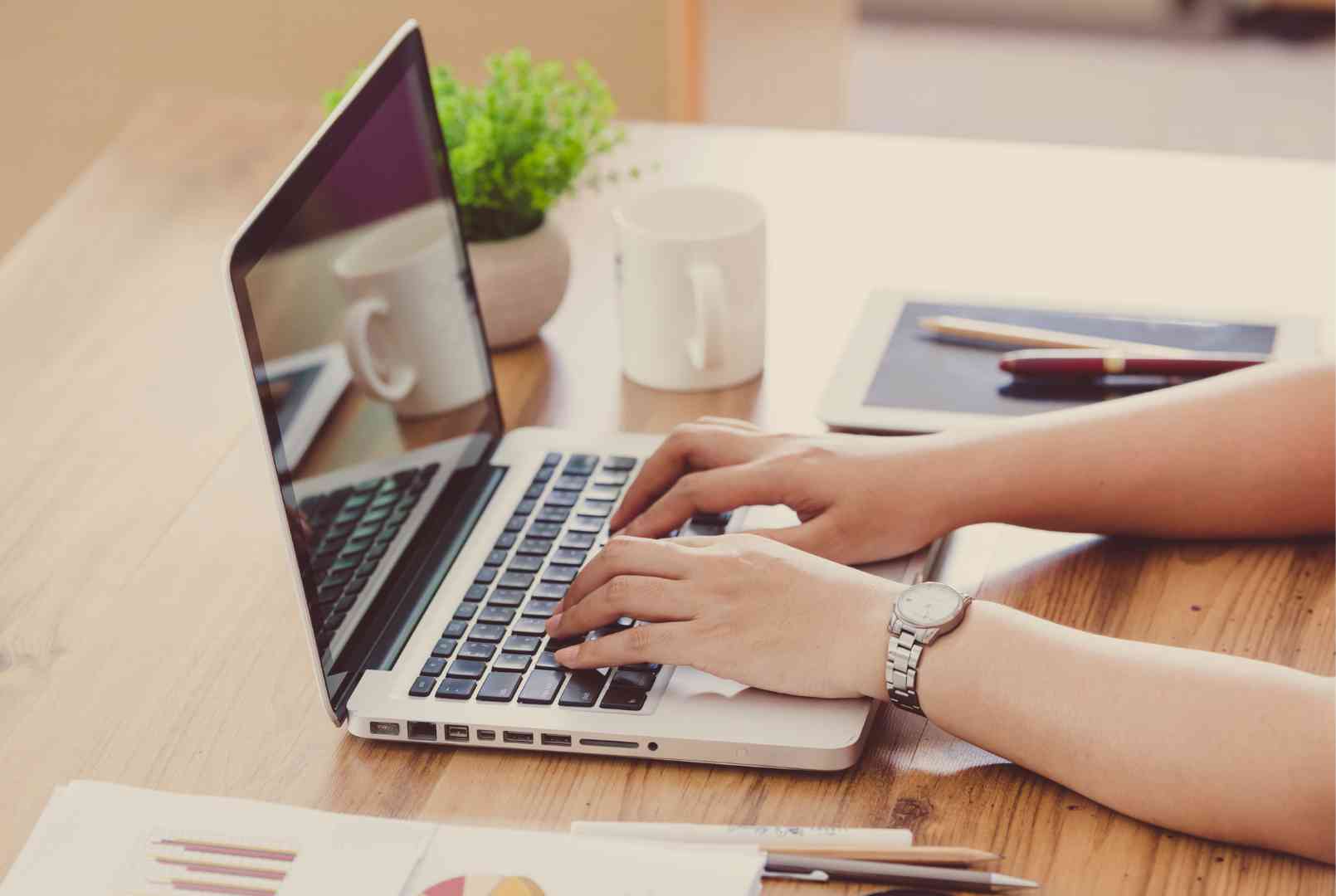 Cómo cuidar tus manos al momento de escribir - artículo de GuruSoft