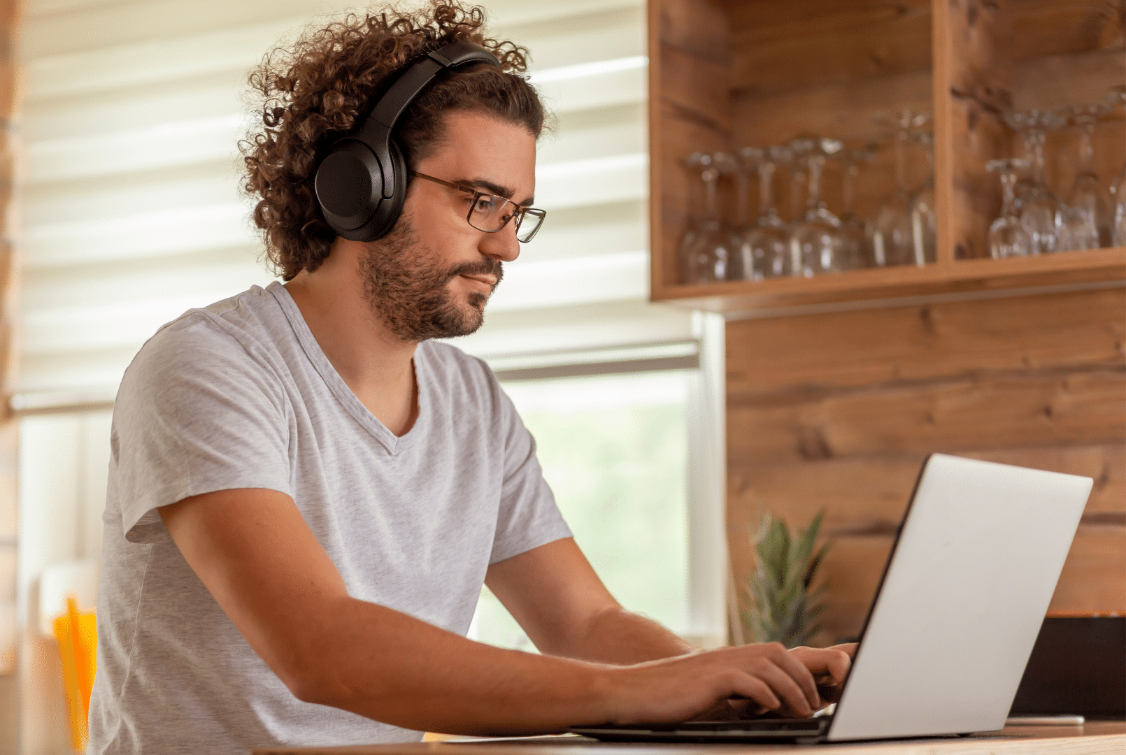 Herramientas colaborativas para mejorar desempeño en el teletrabajo - artículo de GuruSoft