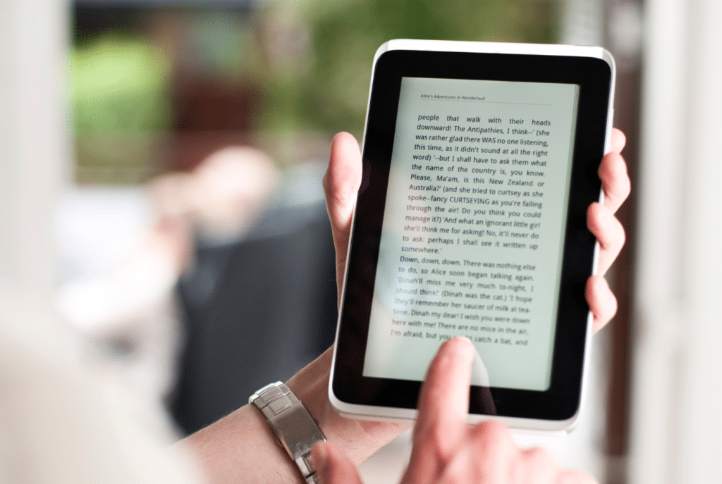 Libro para Estrategias de lectura: Conoce los beneficios de los libros digitales y los libros físicos