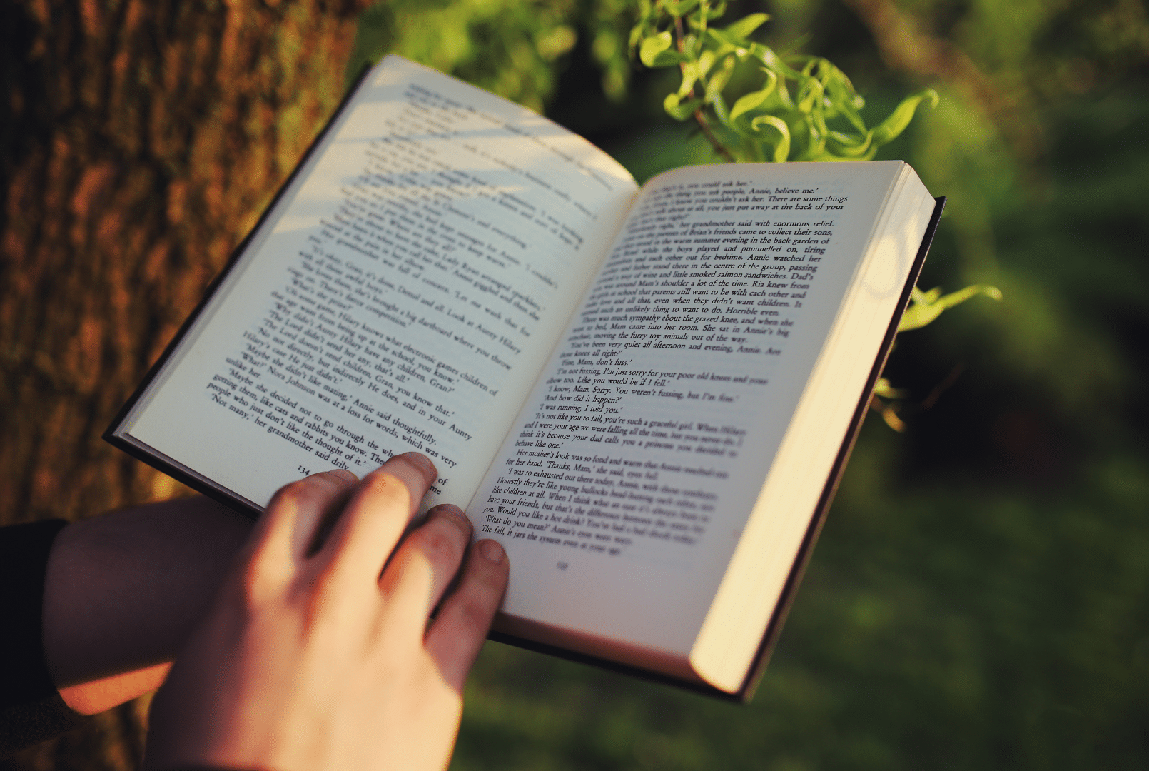 Estrategias de lectura: Conoce los beneficios de los libros digitales y los libros físicos - artículo de GuruSoft