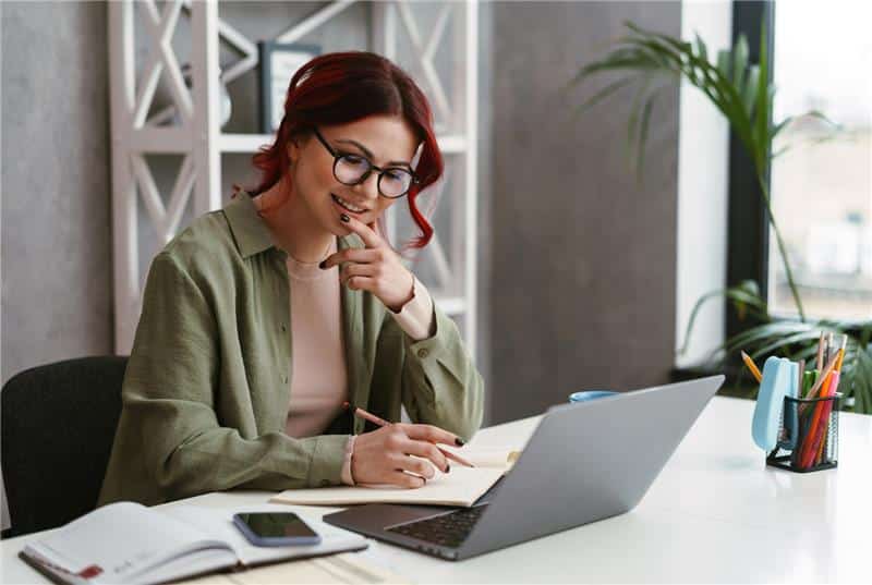 Mujeres que rompen barreras: ¡Hoy celebramos a las emprendedoras de todo el mundo! - artículo de GuruSoft